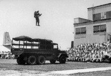 Demonstration des Bell „Rocket Belt“ am 08.06.1961