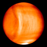 „Akatsuki“ Aufnahme der Venus mit der sichelförmigen stationären Wolkenstruktur