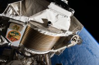 das AMS-02 Experiment aufgenommen während der US EVA-38 von Bord der ISS