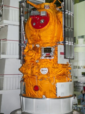 Blick auf den seitlich an Bion-M 1 montierten AIST Satelliten