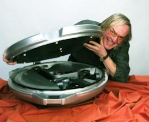 Colin Pillinger mit einem Modell des Beagle 2 Landers