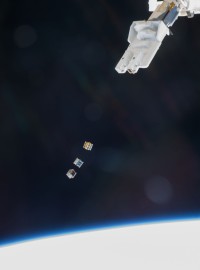 3 CubeSats unmittelbar nach dem Aussetzen am 19.11.2013