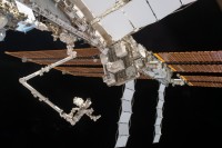 DEXTRE im Einsatz beim Austausch der Batterien der ISS
