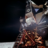 Edwin Aldrin verläßt den Mondlander