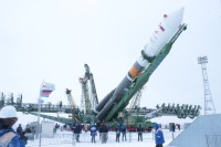 Aufrichten der Trägerrakete mit EgyptSat-A auf Platz 31 in Baikonur