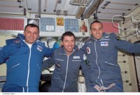 Juri Gidsenko, Roberto Vittori, Mark Shuttleworth (v.l.n.r.) an Bord der ISS