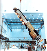 KH-9 HEXAGON Satellit in der Montage