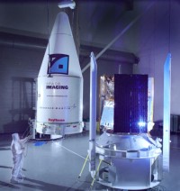 Einschließen des zweiten Ikonos Satelliten in der Nutzlastverkleidung
