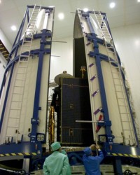 INSAT 3C in der Nutzlastverkleidung der Ariane