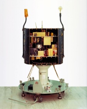 ISS-b mit teilweise entferntem Solarzellenpaneel