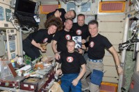 Gruppenfoto der Expedition 27 Mitglieder am 12. April 2011