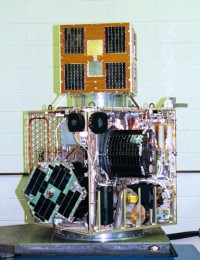 JAWSAT mit den Subsatelliten FalconSat (oben), OPAL (links) und ASUSat (rechts)