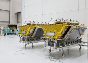 zwei O3b Satelliten bei der Vorbereitung auf den dritten Start