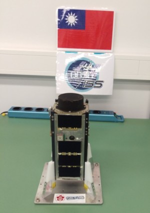 der PHOENIX QB50 Satellit im Labor