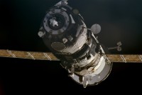 Progress M1-4 im Anflug auf die ISS