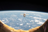 Progress M-18M im Anflug auf die ISS