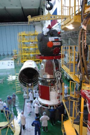 Sojus TMA-10 bei der Startvorbereitung