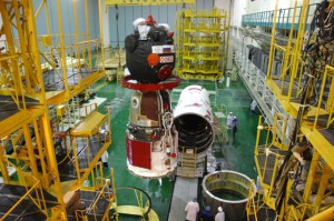 Sojus TMA-15 in der Halle von RKK Energija