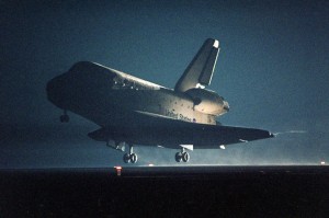 Nachtlandung der „Atlantis“ zum Abschluß der STS-101 Mission
