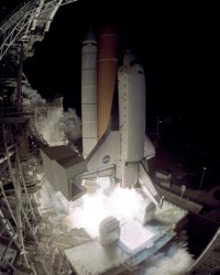 Nachtstart der „Columbia“ zur STS-109 Mission