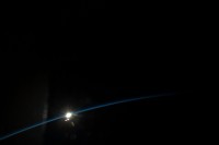 phantastische Aufnahme der Tag-Nacht-Grenze aufgenommen aus der „Discovery“