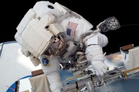 Ronald Garan bei seiner ersten EVA während STS-124