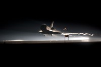 Augenblicke vor der Landung zum Abschluß der letzten Shuttle Mission