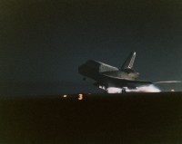 Nachtlandung der „Discovery“ zum Abschluß der STS-82 Mission