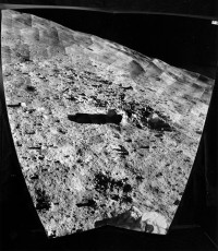 Mondmosaik aus 212 Einzelbildern von Surveyor 7