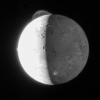 New Horizons Aufnahme eines Ausbruchs des Vulkans Tvashtar auf Jupiter Mond Io