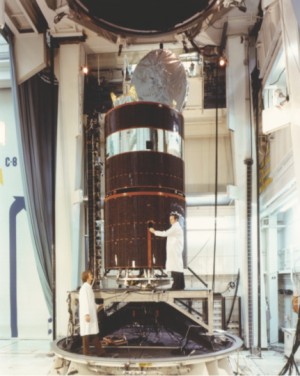 Westar VI-S, der spätere AsiaSat 1, bei der Aufbereitung im Herstellerwerk